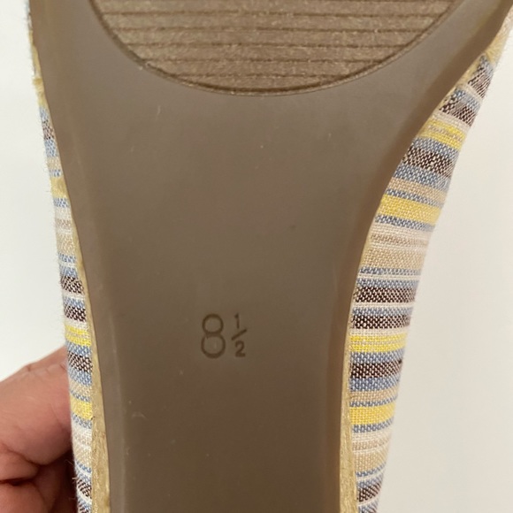 Kelly & Katie Blue Yellow Striped Canvas Peep Toe Bow embellished Wedge Heels - Picture 9 of 10